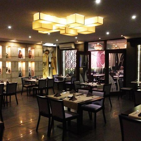 Hotel & Restaurant Farid Дакар Экстерьер фото