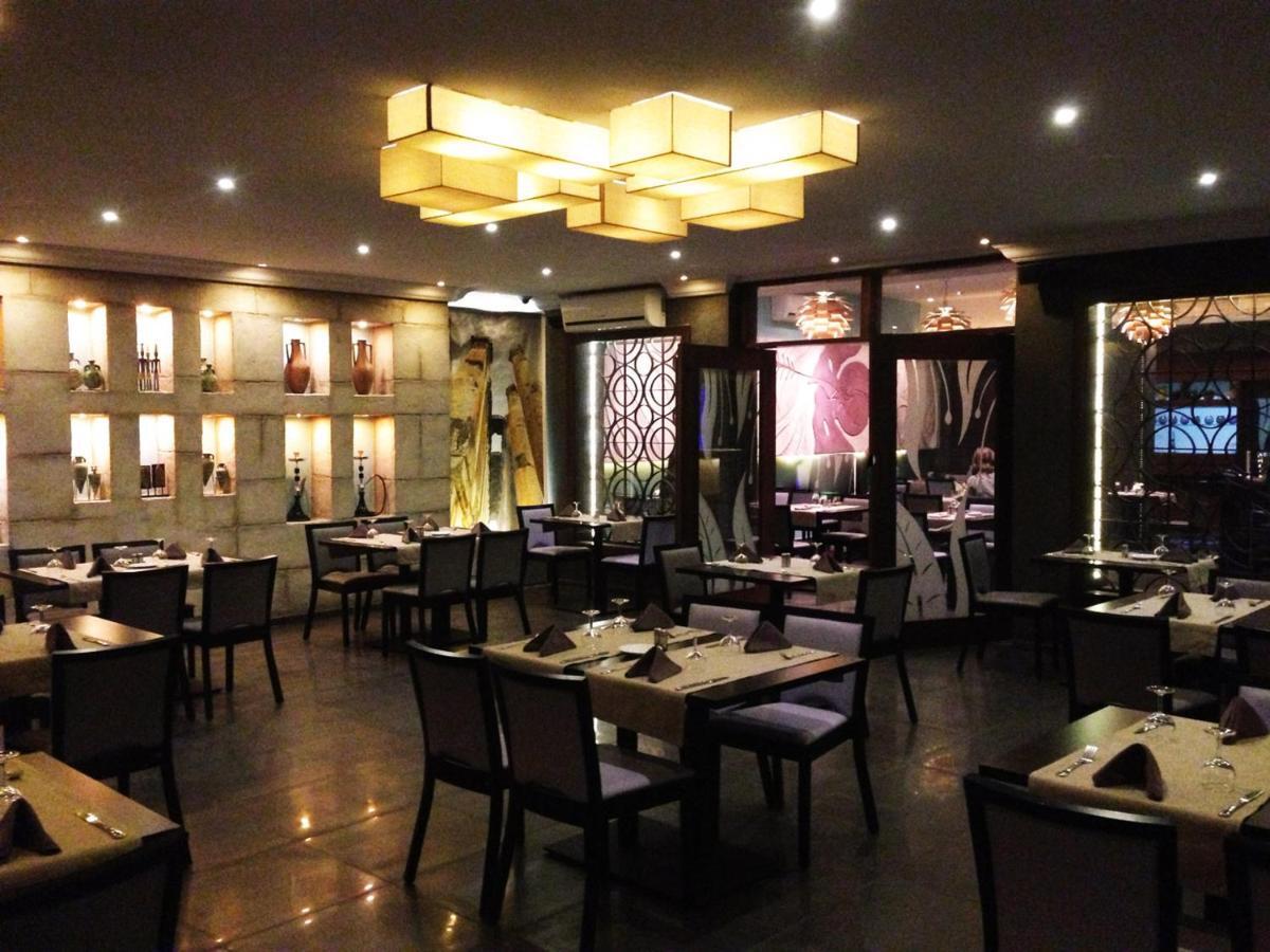 Hotel & Restaurant Farid Дакар Экстерьер фото